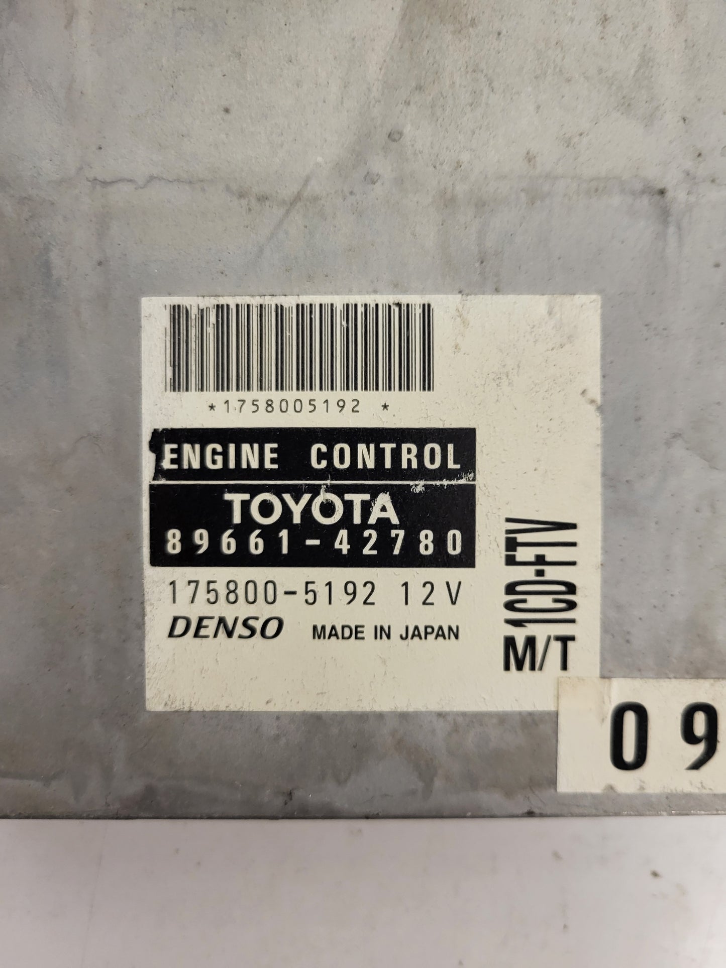 TOYOTA RAV4 ECU / 89661-42780 / 175800-5192 / DENSO