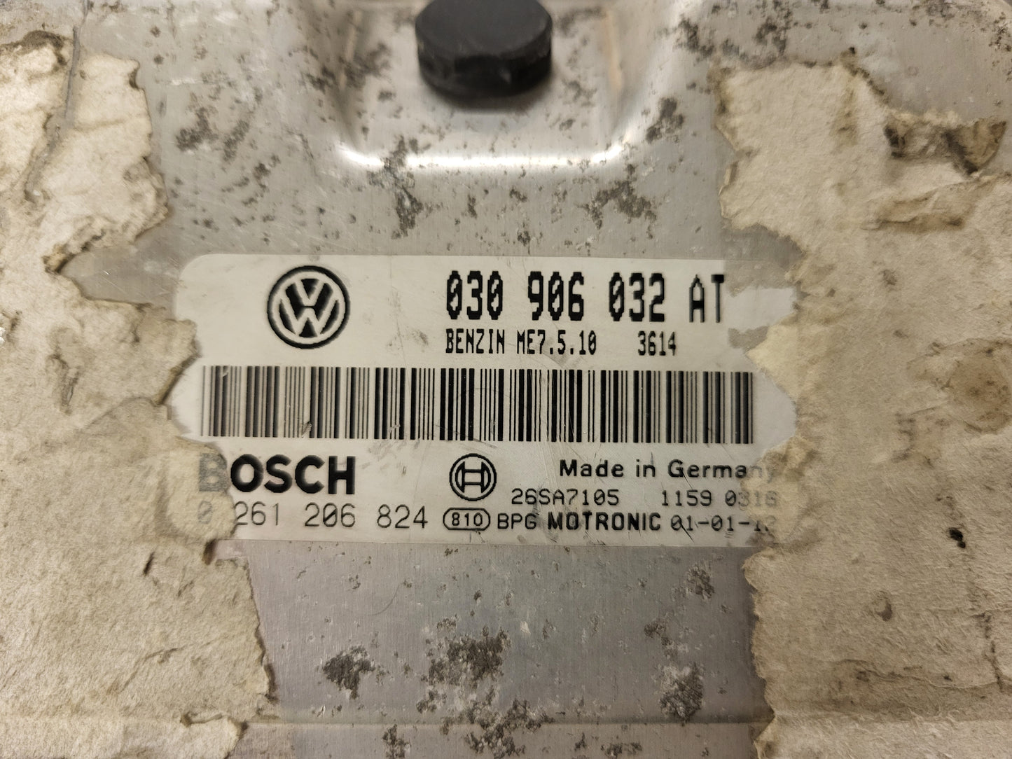 VW SEAT ECU / 030906032AT / 0261206824 / ME7.5.10 / ME 7.5.10 / BOSCH