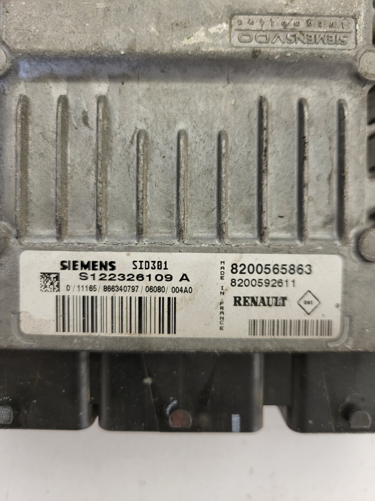 RENAULT MEGANE SCENIC ECU / S122326109A / 8200565863 / 8200592611 SID301 SIEMENS