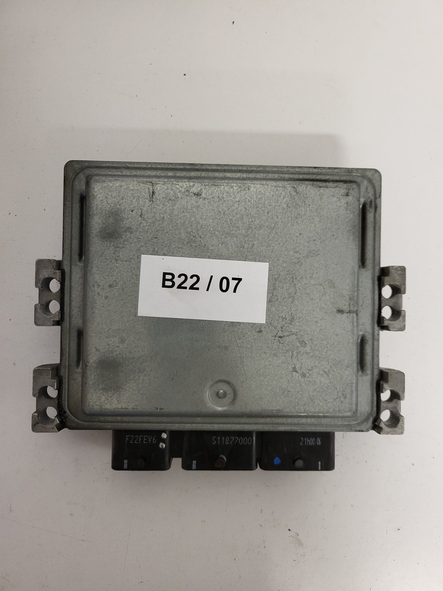 RENAULT MEGANE SCENIC ECU / S122326109A / 8200565863 / 8200592611 SID301 SIEMENS