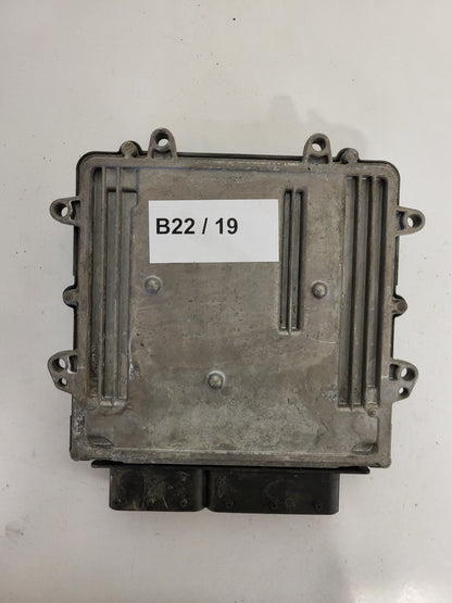 SMART FORFOUR ECU / A6391500479 / 0281011841 / BOSCH