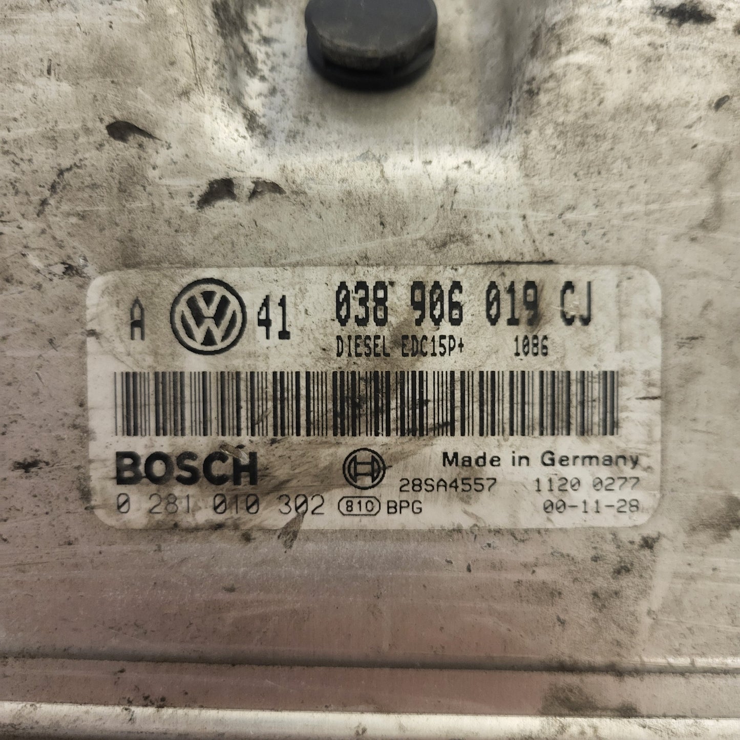 VW GOLF VAG ECU / 038906019CJ / 0281010302 / EDC15P+ / 28SA4557 / 038906019