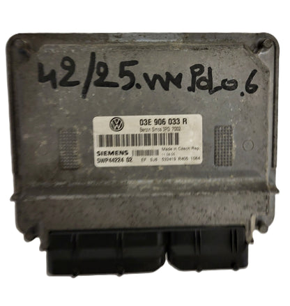 VW POLO SEAT IBIZA ECU / 03E906033R / 5WP44224 02 / 3PG 7002 / SIEMENS