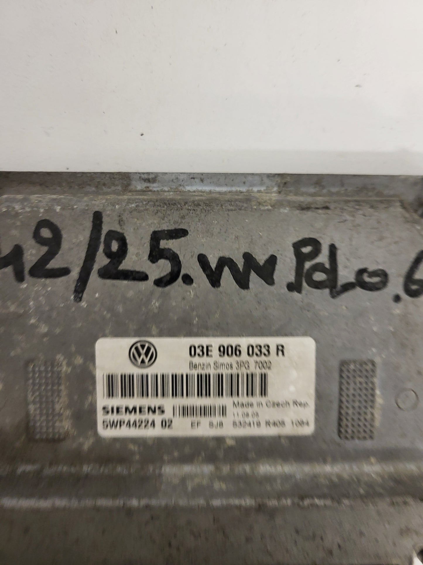 VW POLO SEAT IBIZA ECU / 03E906033R / 5WP44224 02 / 3PG 7002 / SIEMENS