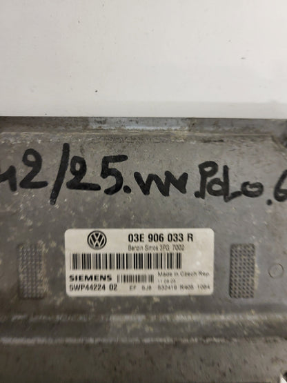 VW POLO SEAT IBIZA ECU / 03E906033R / 5WP44224 02 / 3PG 7002 / SIEMENS