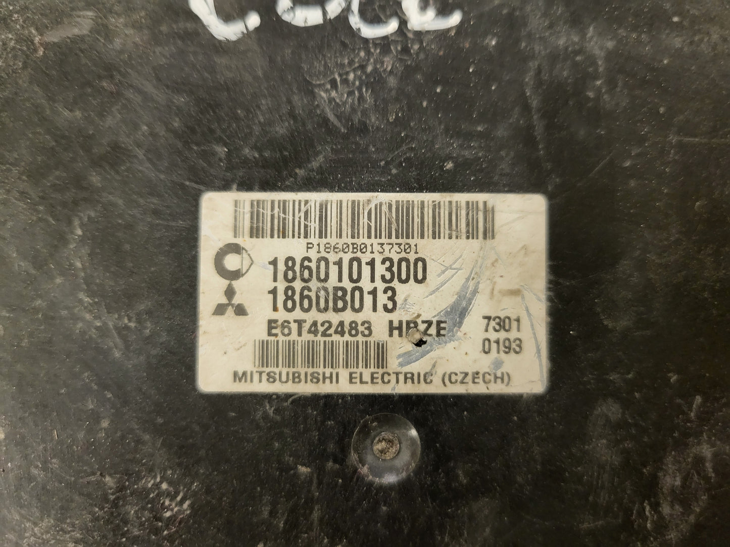 MITSUBISHI COLT ECU / 1860101300 / 1860B013 / E6T42483 /