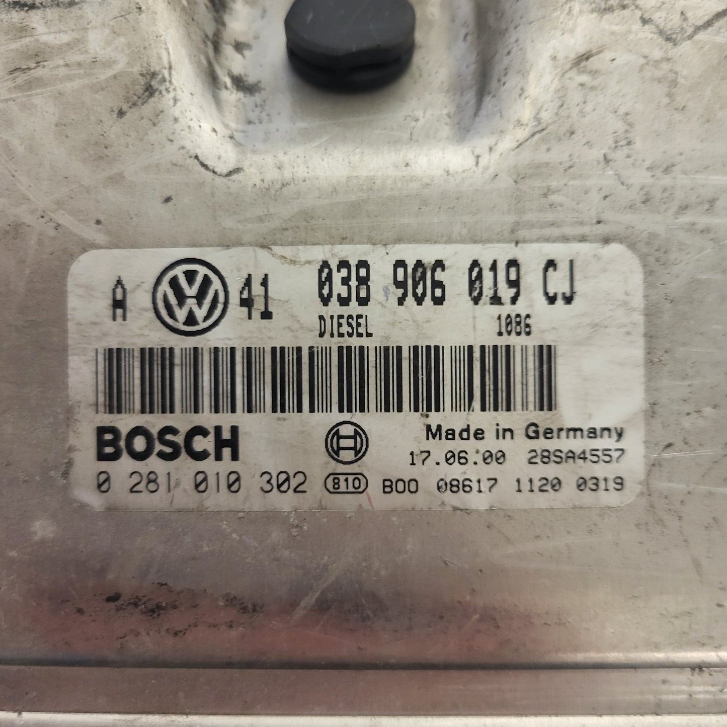 VW GOLF VAG ECU / 038906019CJ / 0281010302 / EDC15P+ / 28SA4557 / 038906019