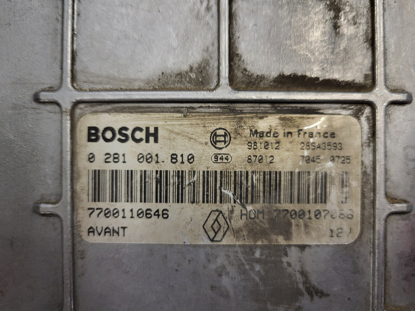Renault ECU / 0281001810 / 7700110646 / HOM 7700107088 / BOSCH