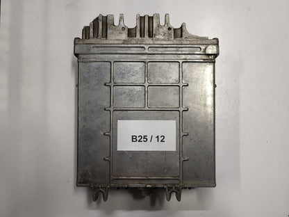 Renault ECU / 0281001810 / 7700110646 / HOM 7700107088 / BOSCH
