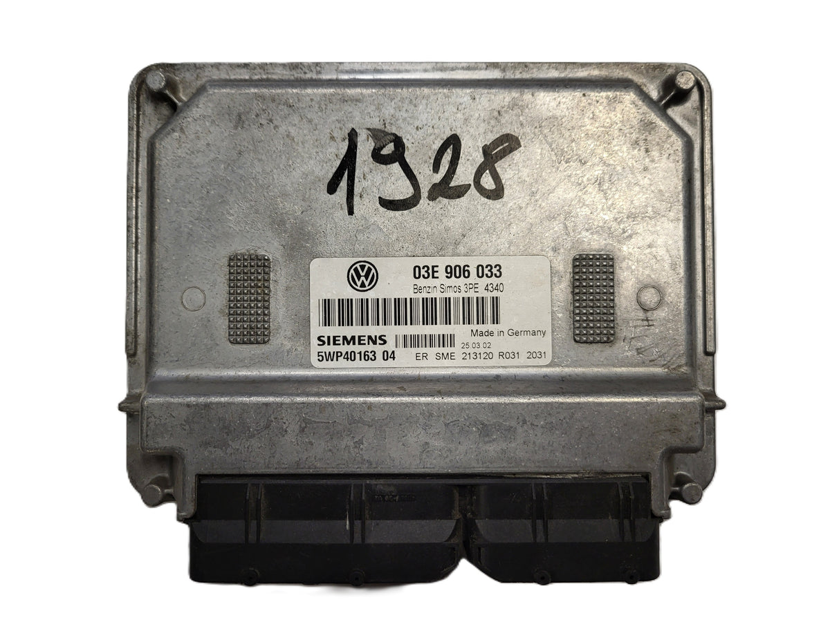 VW POLO ECU / 03E906033 / 5WP40163 04 / 5WP4016304 / SIEMENS - B26-16 - 1