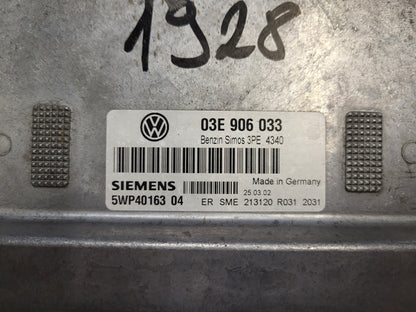 VW POLO ECU / 03E906033 / 5WP40163 04 / 5WP4016304 / SIEMENS
