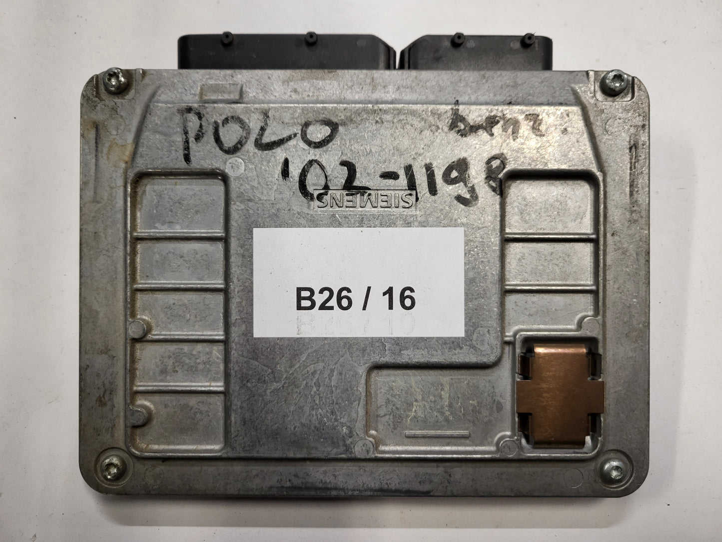 VW POLO ECU / 03E906033 / 5WP40163 04 / 5WP4016304 / SIEMENS