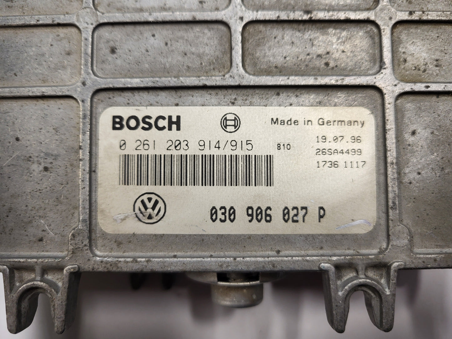 VW POLO 6N ECU / 030906027P / 0261203914/915 / BOSCH