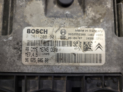 Peugeot 206 ECU / 0261208901 / 9662560580 / ME7.4.5 / 7.4.5 / BOSCH