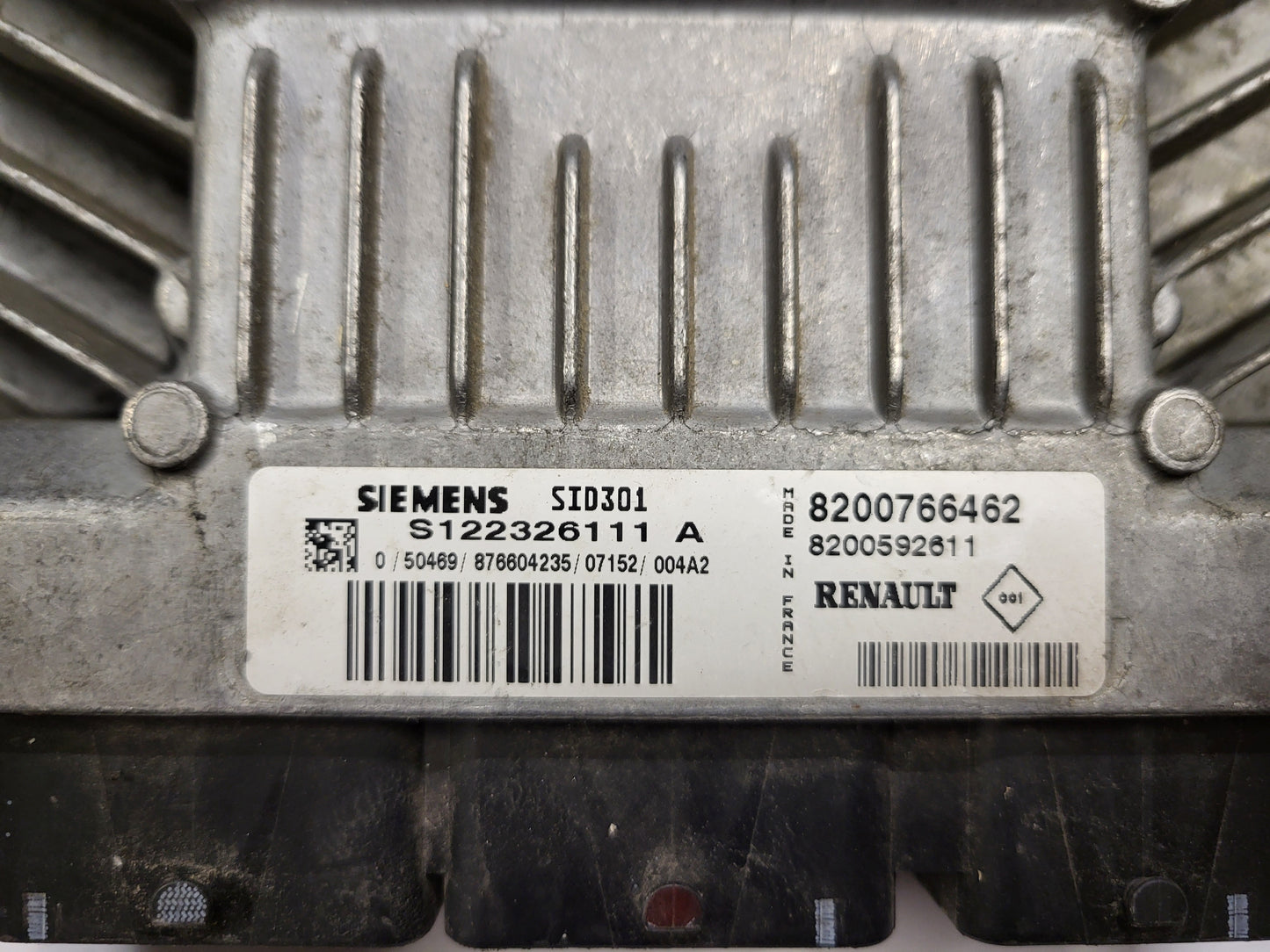 Renault ECU / S122326111A / S122326111 A / 8200766462 /8200592611 / SID301 / SIEMENS