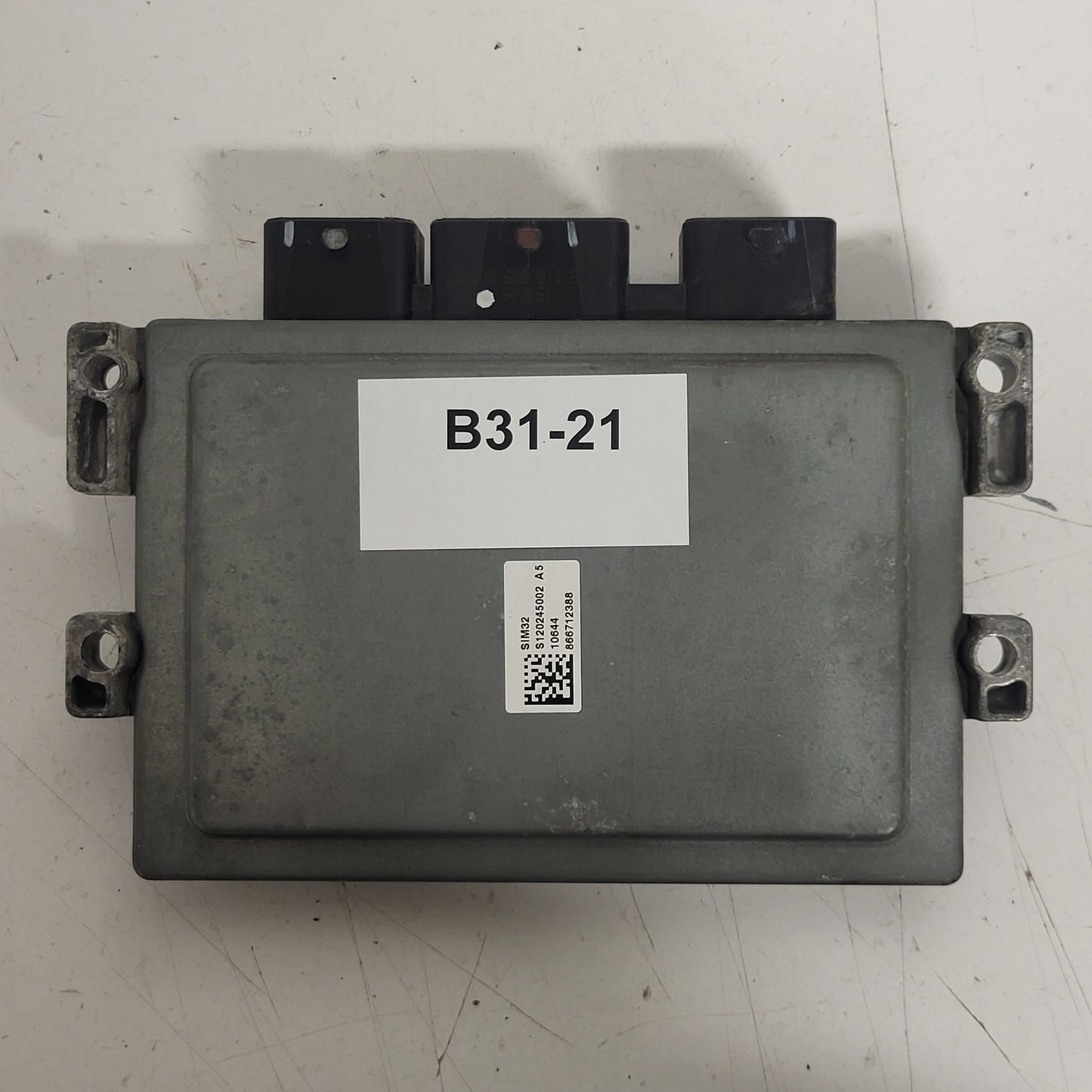Renault Clio 3 ECU / S120200105A / 8200522357 / 8200510536 / SIM32 / S120200105