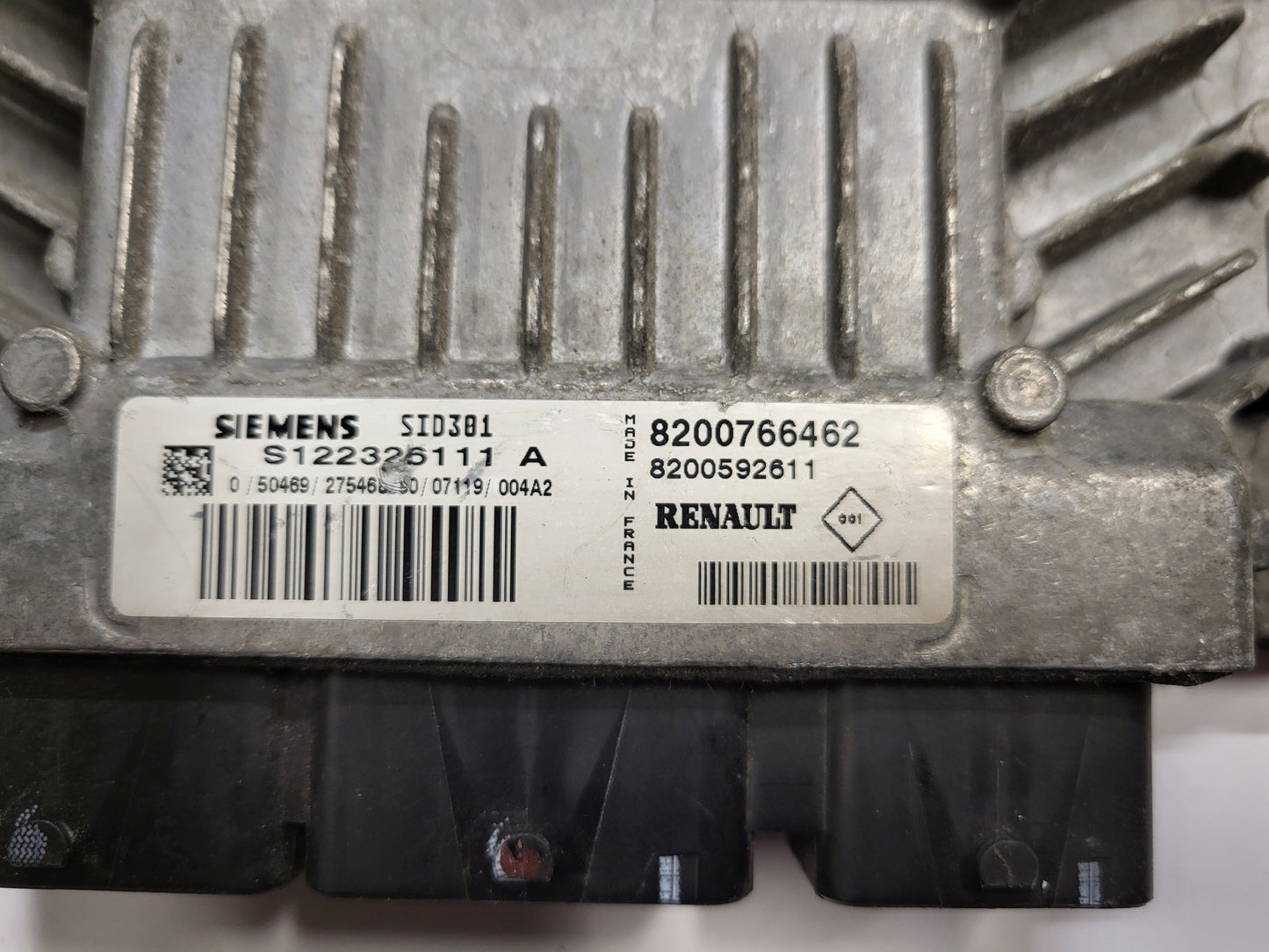 Renault ECU / S122326111A / S122326111 A / 8200766462 /8200592611 / SID301 / SIEMENS