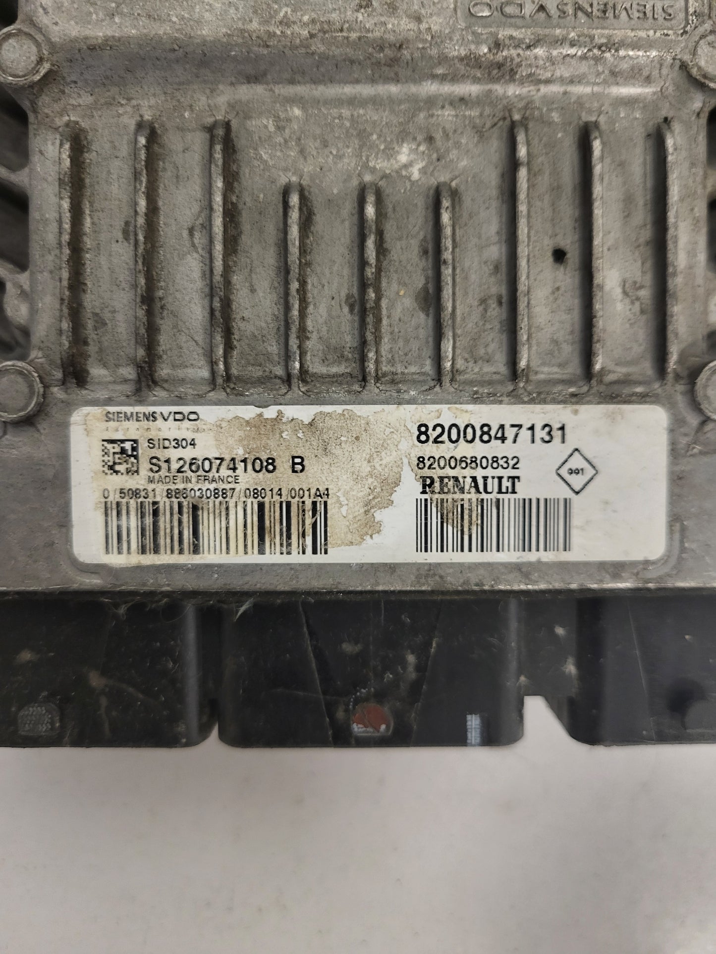 RENAULT ECU / S126074108 / S126074108B / 8200847131 / 8200680832 / SID304
