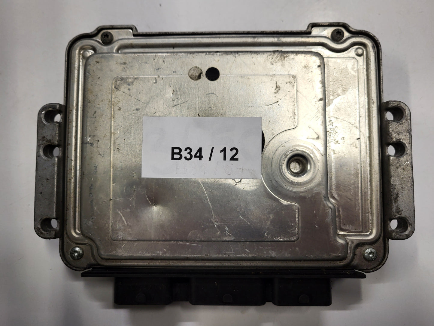 Peugeot Citroen ECU / 0281011863 / 9655943580 / EDC16C34 / BOSCH