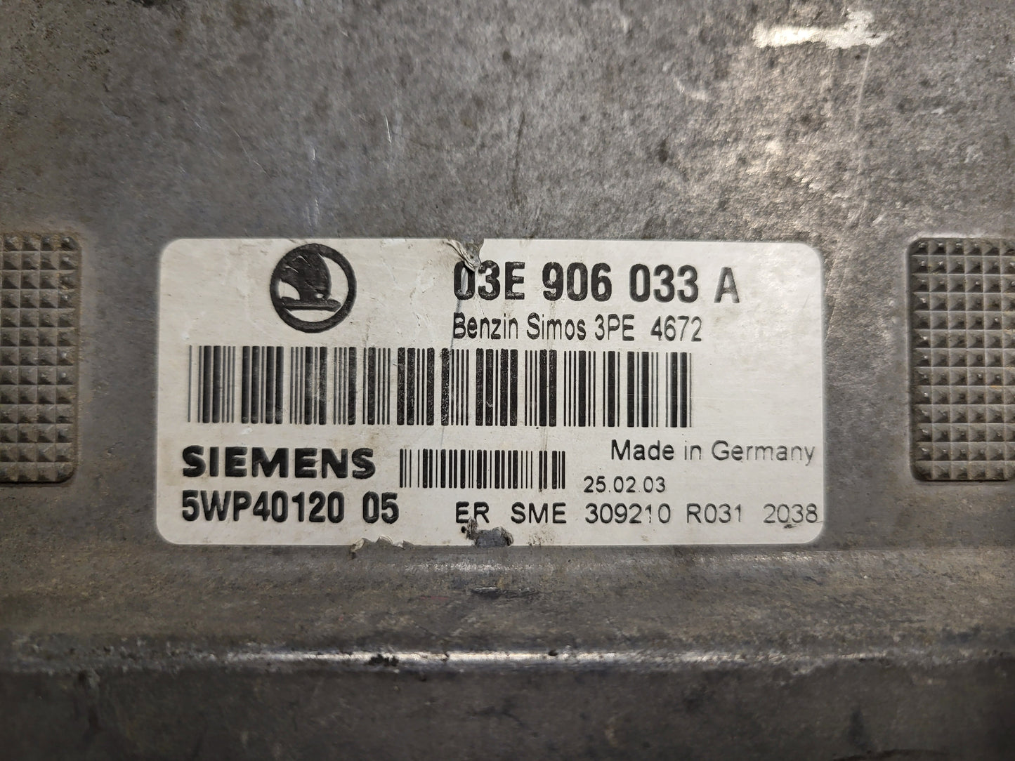 SKODA FABIA ECU / 03E906033A / 5WP40120 05 / SIEMENS
