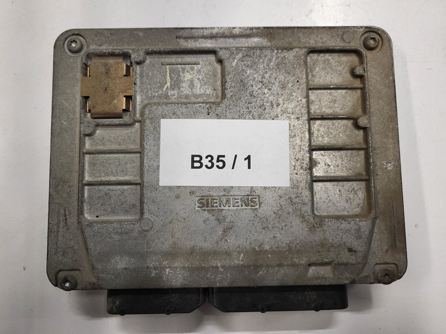 SKODA FABIA ECU / 03E906033A / 5WP40120 05 / SIEMENS