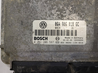 VOLKSWAGEN AUDI SEAT ŠKODA ECU / 06A906018GC / 0261206587 / BOSCH