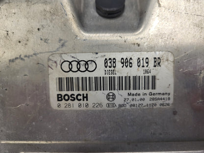 Audi A4 ECU / 038906019BR / 0281010226 / BOSCH