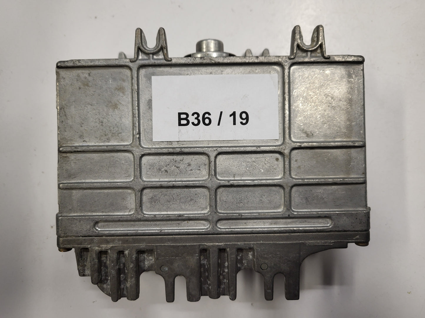 VW ECU / 0261203544 / 441.0.4046-024.6 / 26SA4184 / BOSCH
