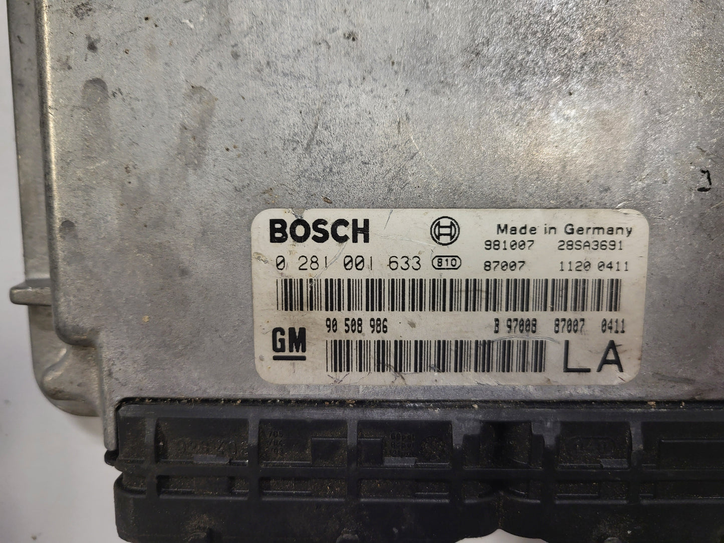 Opel ECU / 0281001633 / 90508986 / 28SA3691 / BOSCH