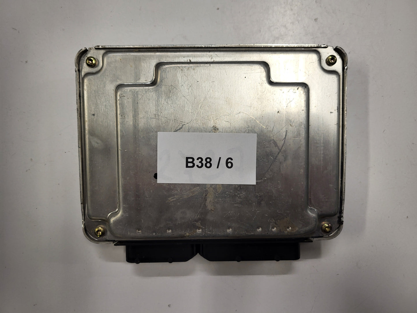 VW SKODA VAG ECU / 038906019CD / 0281010218 / 038906019 / BOSCH