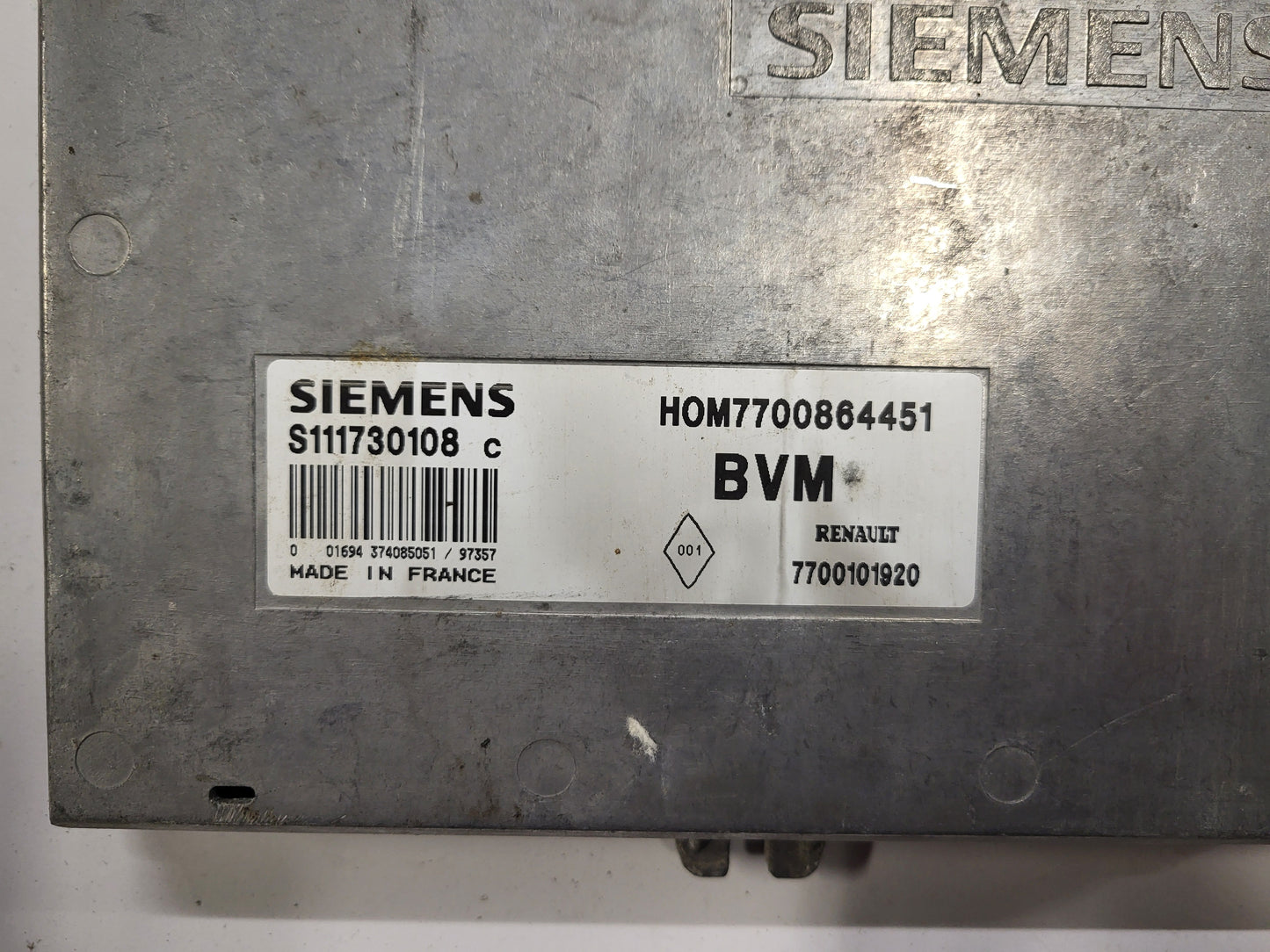 Renault ECU / S111730108C / HOM7700864451 / 7700101920 / S111730108 / SIEMENS
