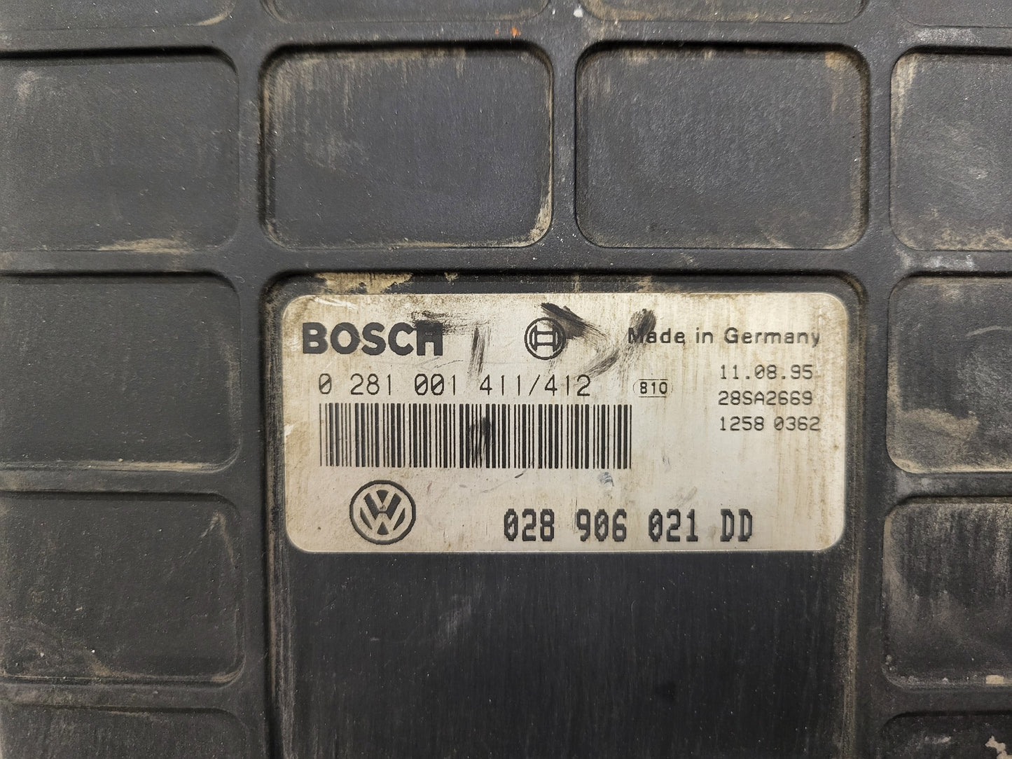 VW ECU / 0281001411/412 / 028906021DD / BOSCH