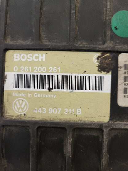 VW PASSAT ECU / 0261200261 / 443907311B / BOSCH
