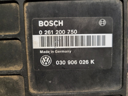 VW ECU / 0261200750 / 030906026K / BOSCH