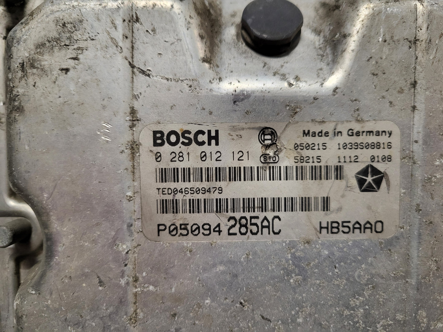 CHRYSLER VOYAGER ECU / 0281012121 / P05094285AC / BOSCH