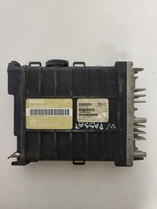 VW PASSAT ECU / 0261200261 / 443907311B / BOSCH