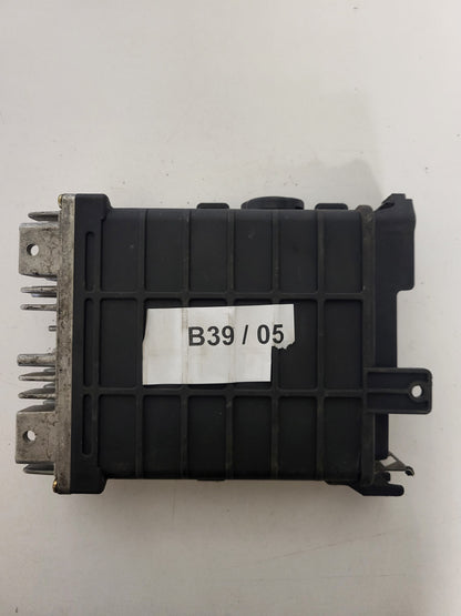 VW PASSAT ECU / 0261200261 / 443907311B / BOSCH