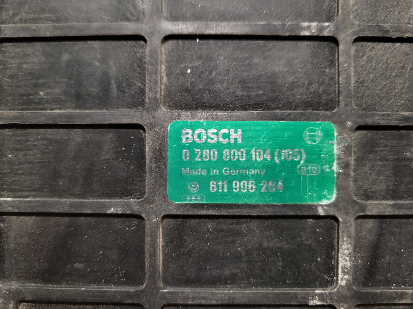 VW AUDI ECU / 0280800104 / 0280800104(105) / 811906264 / BOSCH