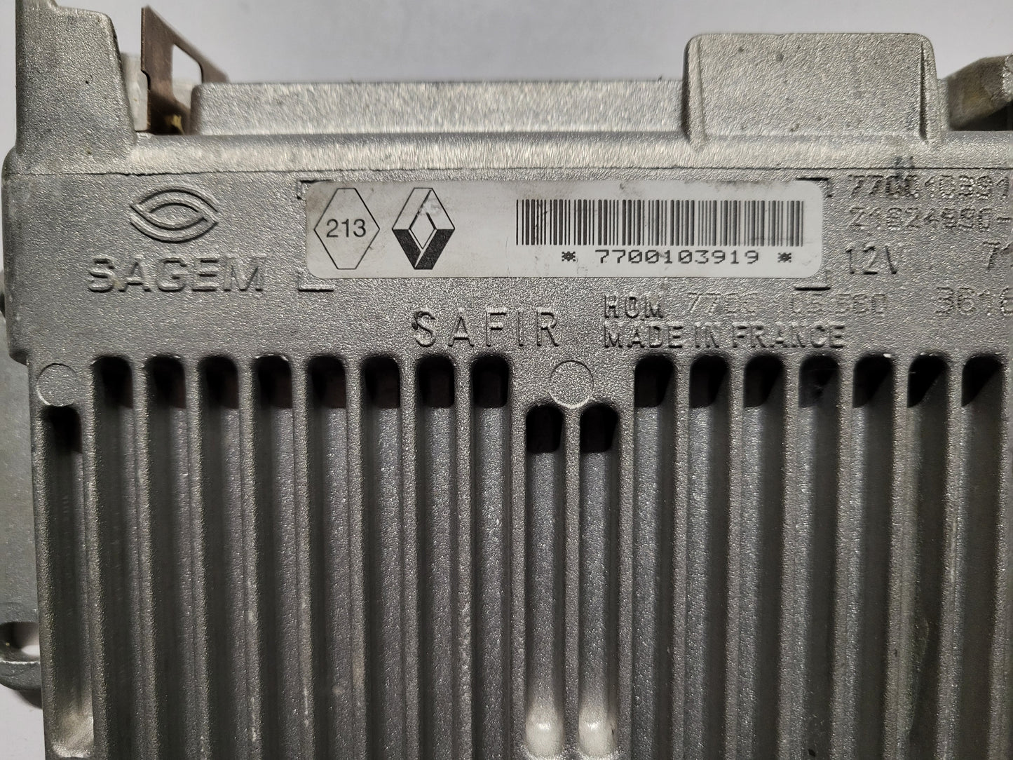 Renault ECU / 7700103919 / 7700103919 / 21624890-5 / HOM 7700105560 / SAGEM