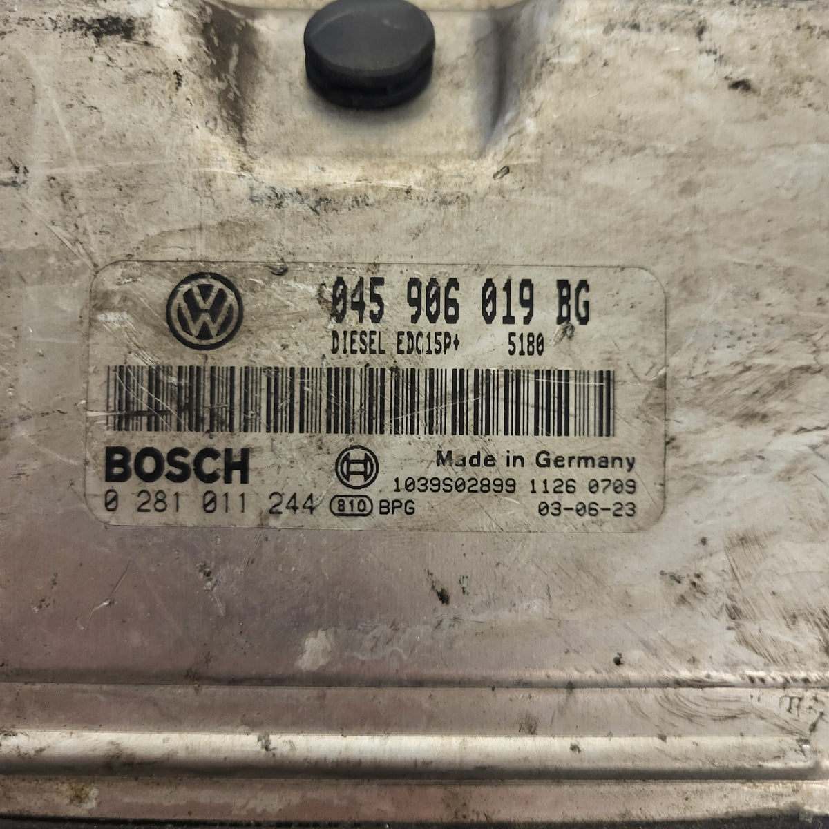 VW ŠKODA ECU / 045906019BG / 0281011244 / EDC15P+ / BOSCH - B40-06 - 2