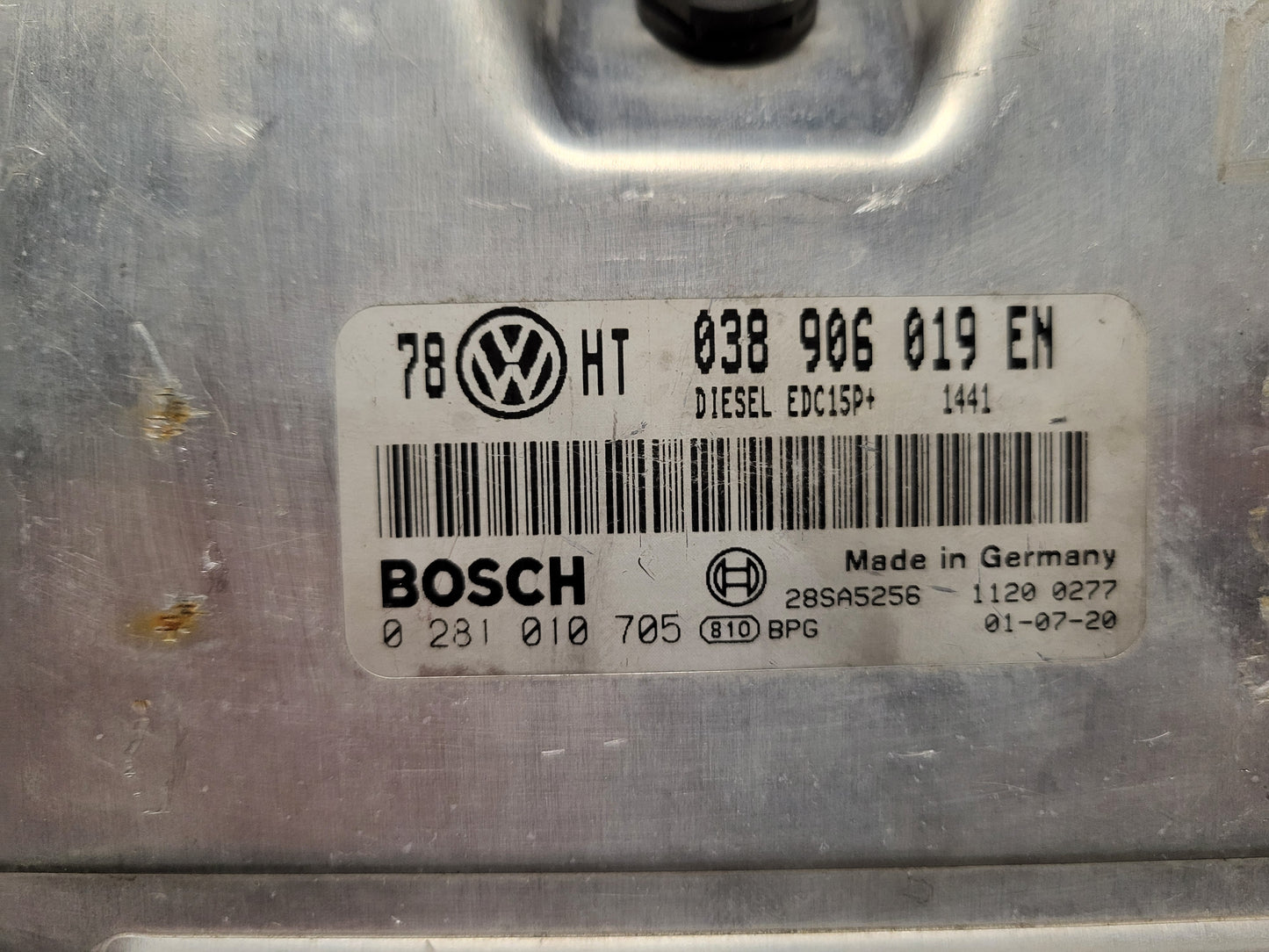 VW PASSAT ECU / 038906019EN / 0281010705 / 28SA5256 / EDC15P+ / BOSCH