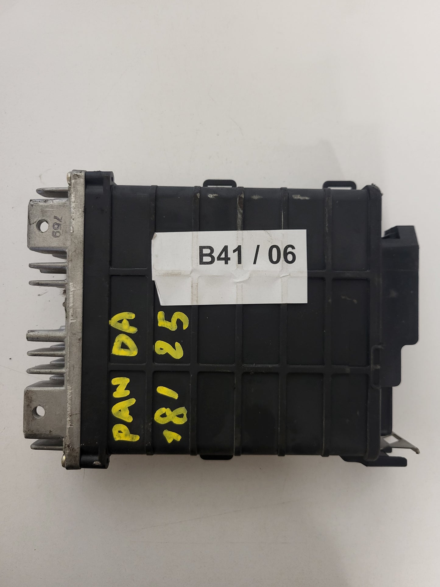 FIAT UNO ECU / 0280000759 / 7798512 / BOSCH
