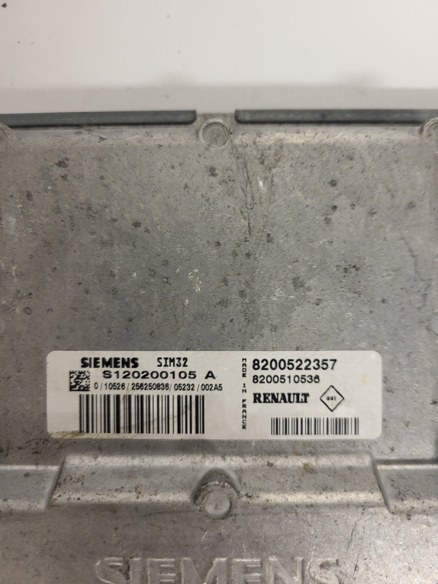 Renault Clio 3 ECU / S120200105A / 8200522357 / 8200510536 / SIM32 / S120200105