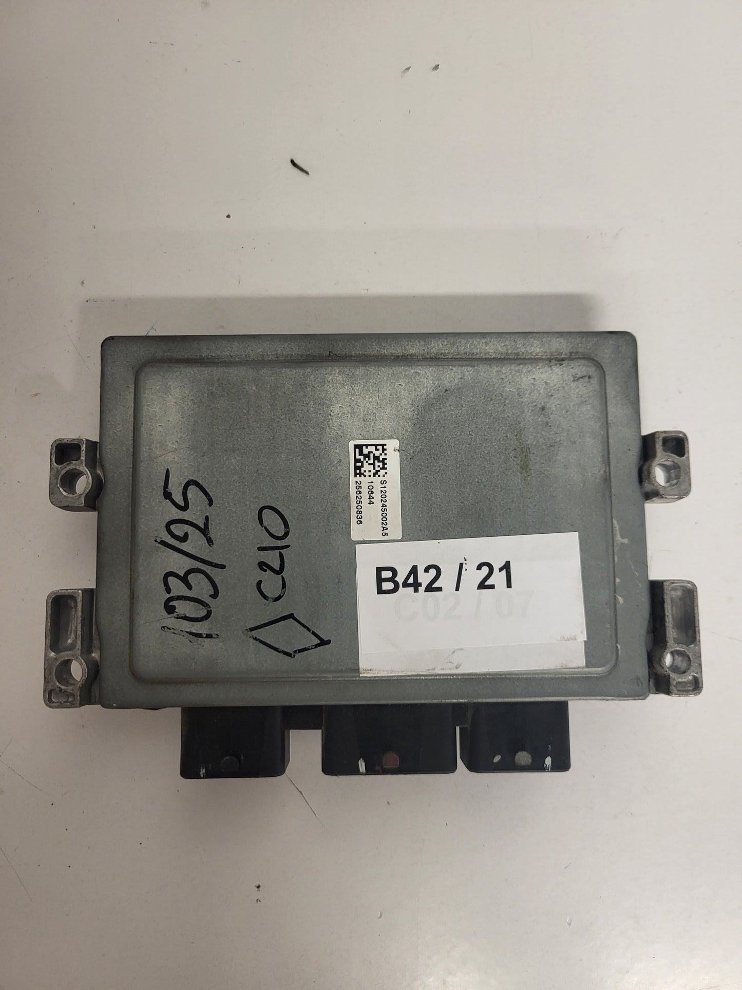 Renault Clio 3 ECU / S120200105A / 8200522357 / 8200510536 / SIM32 / S120200105