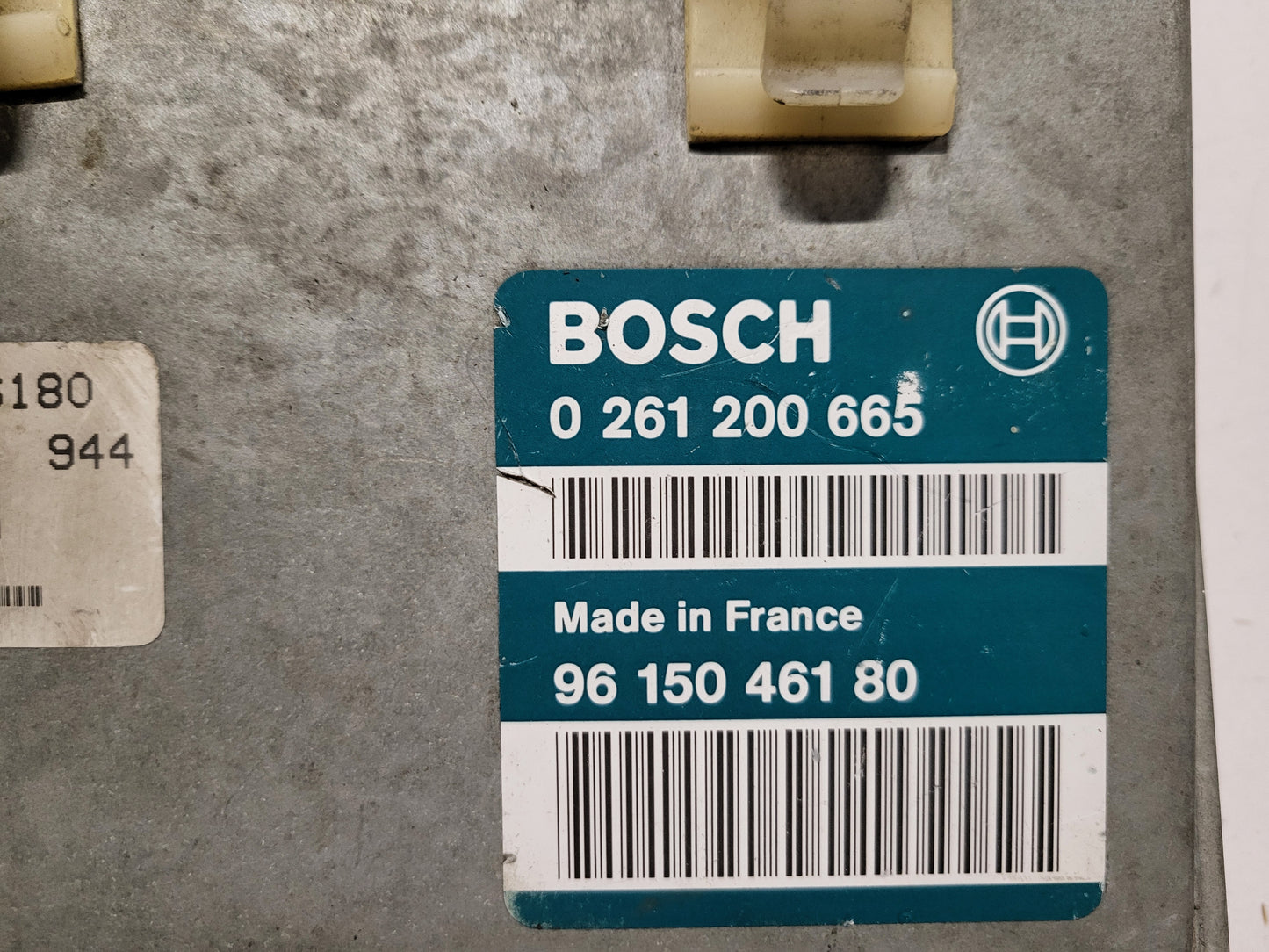 Peugeot Citroen ECU / 0261200665 / 9615046180 / BOSCH