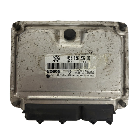 VW POLO ECU / 030906032BD / 0261206767 / 26SA0000 / BOSCH