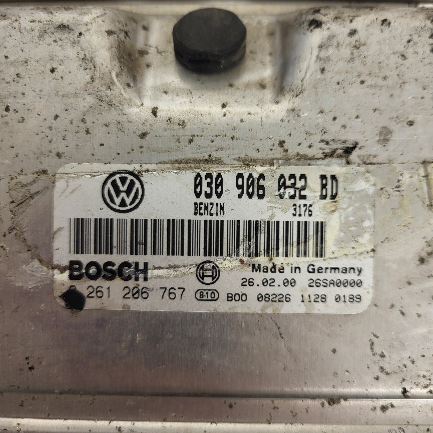 VW POLO ECU / 030906032BD / 0261206767 / 26SA0000 / BOSCH