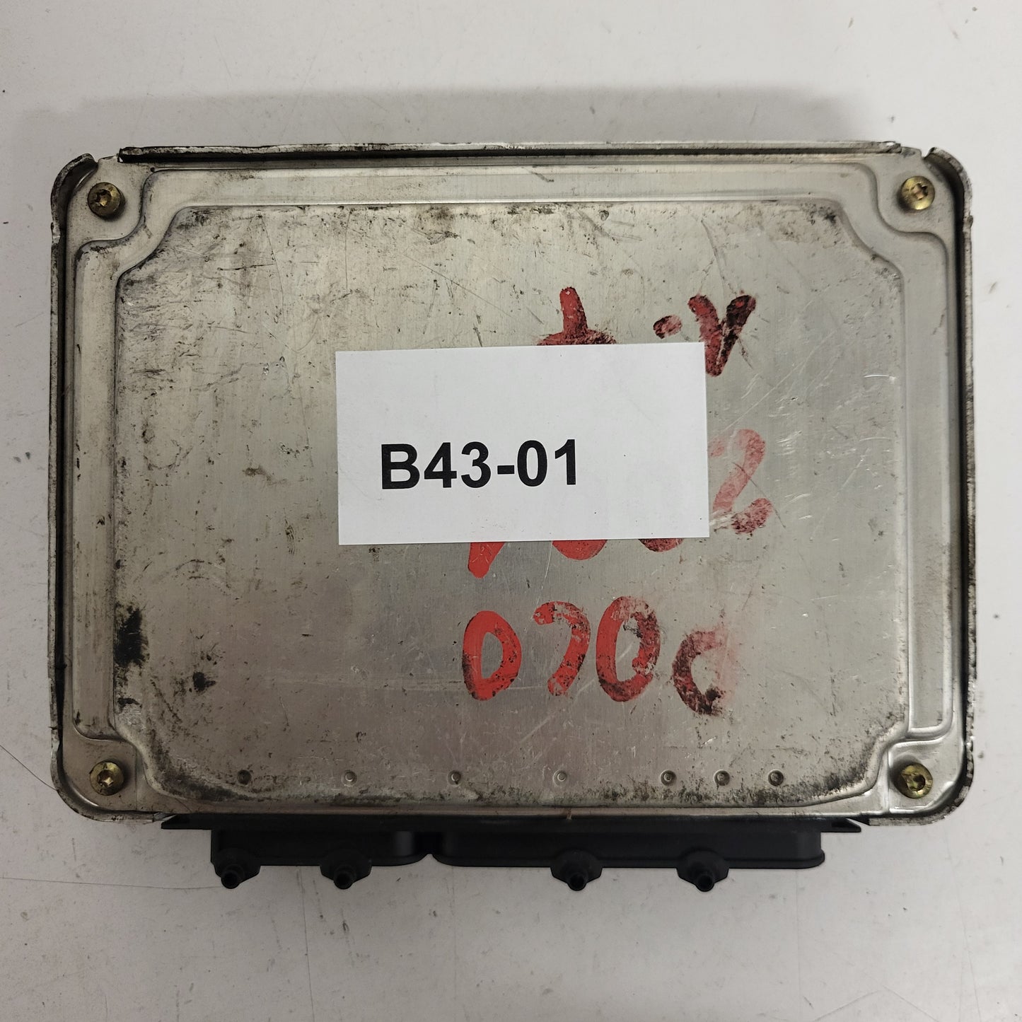 VW POLO ECU / 030906032BD / 0261206767 / 26SA0000 / BOSCH