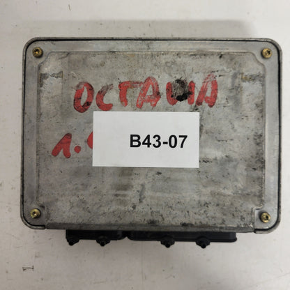 SKODA OCTAVIA ECU / 038906018BR / 0281001850 / BOSCH