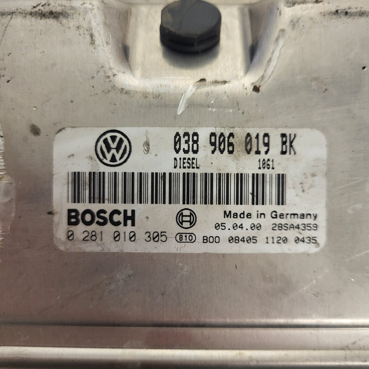 VW PASSAT 1.9 ECU / 038906019BK / 0281010305 / BOSCH